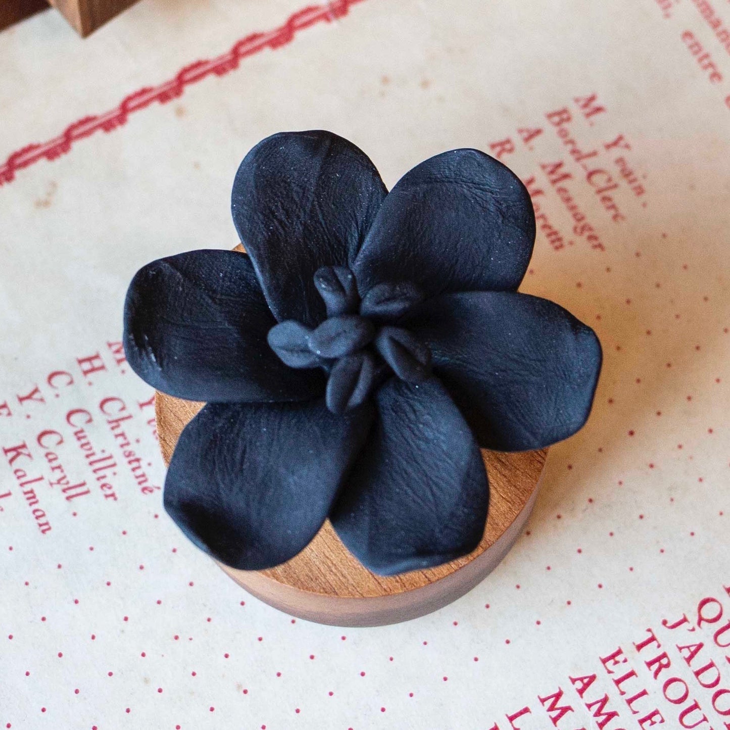 Jasmin Sculpture Black
