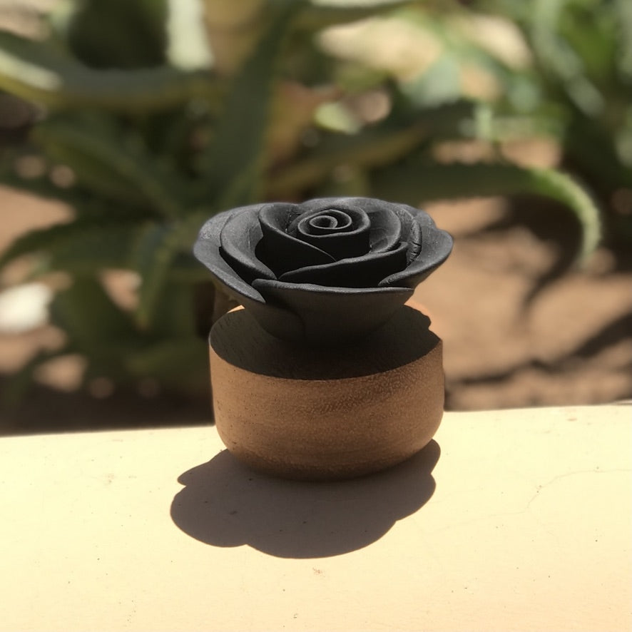 Gardenia Sculpture Black