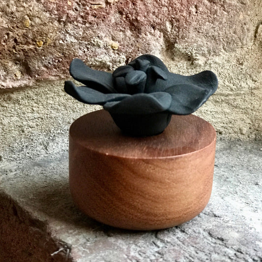 Jasmin Sculpture Black