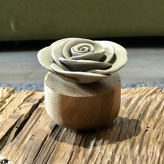 Gardenia Sculpture Grey